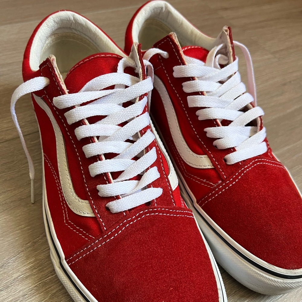 VANS- RED LOW TOP OLD SKOOL